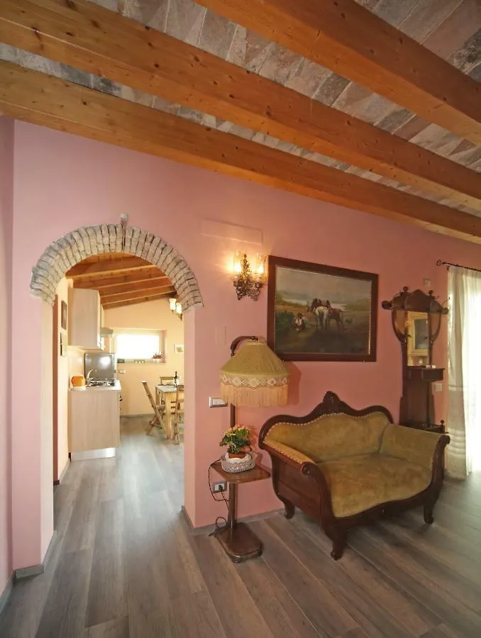 مزرعة للإقامة فيلا La Bosca Agriturismo غافاردو إيطاليا